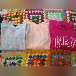 3 GAP sweatshirts